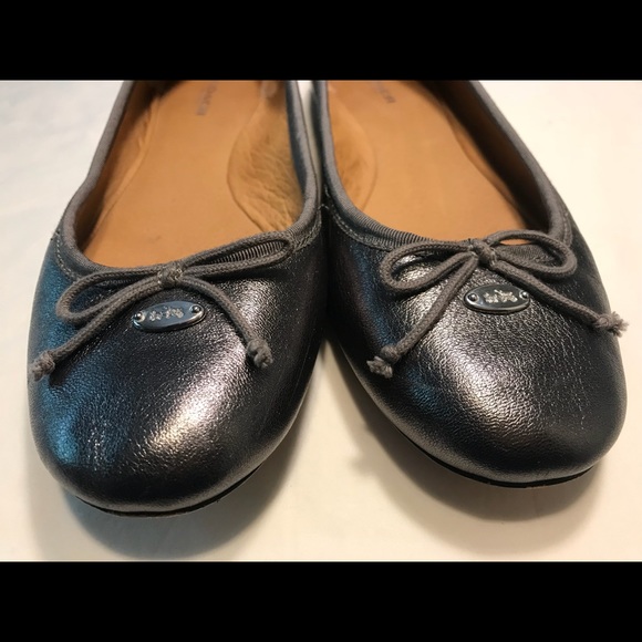 🌟 Coach women’s flats - Picture 1 of 4